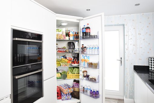 cómo solucionar el ruido en la puerta del frigorífico