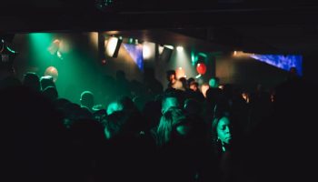 Decibeles permitidos en una fiesta