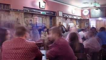 Horarios y días de un bar